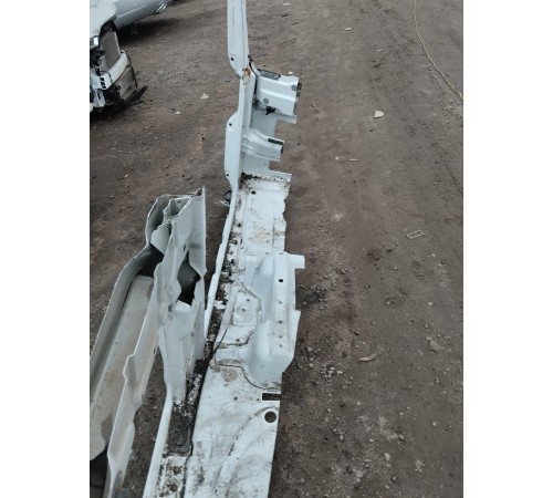 Левый порог кабины со стойкой лобового стекла