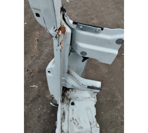 Левый порог кабины со стойкой лобового стекла