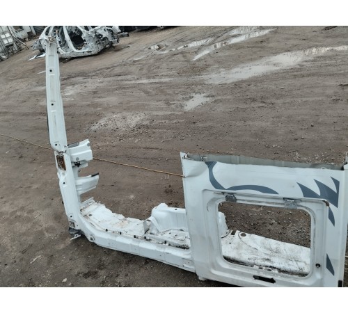 Левый порог кабины со стойкой лобового стекла