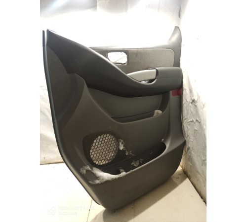 Обшивка двери (передняя, правая)