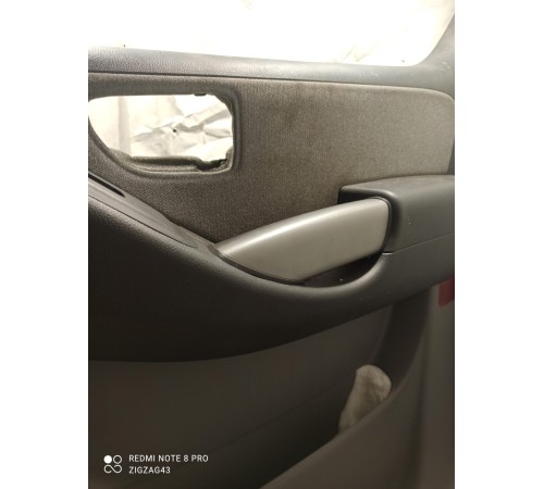 Обшивка двери (передняя, правая)