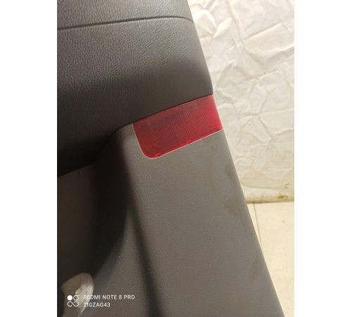 Обшивка двери (передняя, правая)