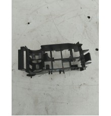 Крепление электропроводки предохранителей реле