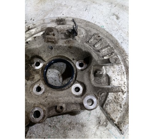 Кулак поворотный задний правый