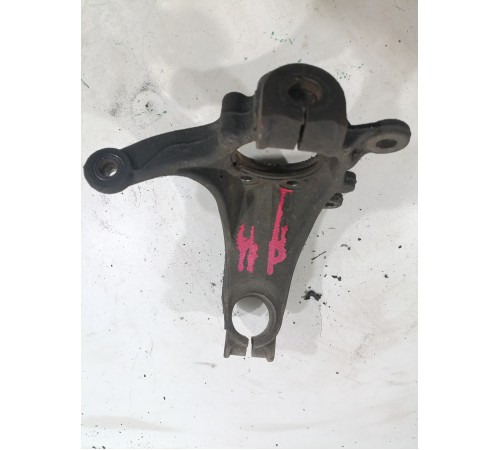 Кулак поворотный передний правый