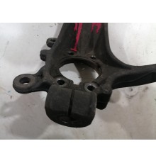 Кулак поворотный передний правый