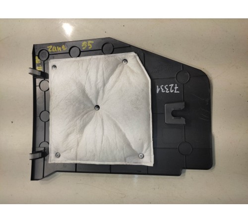 Шторка багажника (передняя правая)