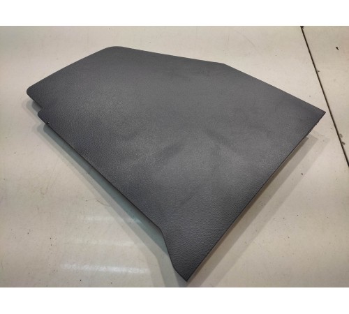 Шторка багажника (передняя правая)