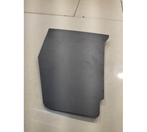 Шторка багажника (передняя правая)