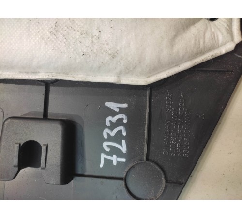 Шторка багажника (передняя правая)