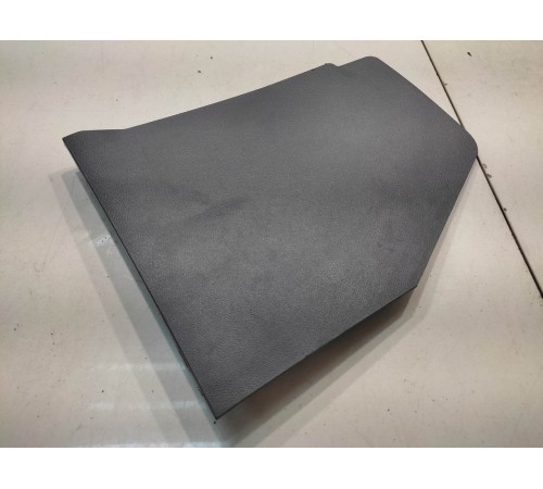 Шторка багажника (передняя правая)