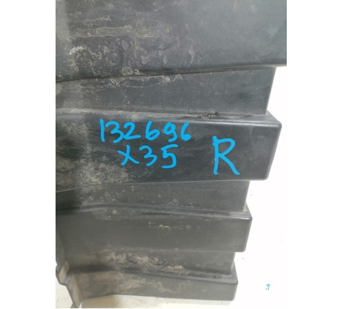 Накладка пластик кузова правый