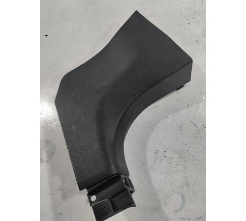 Накладка стойки передняя правая