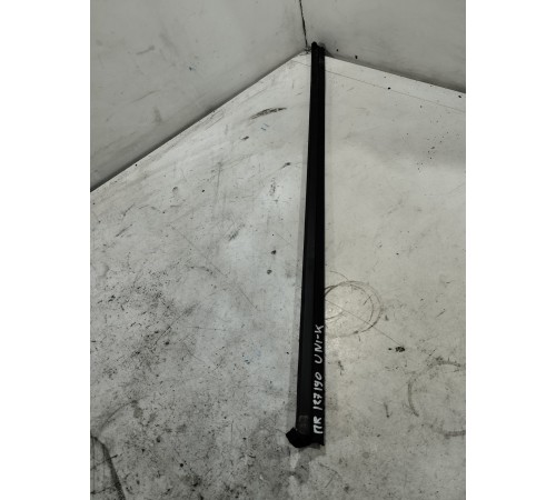 Уплотнитель стекла передний правый внутренний