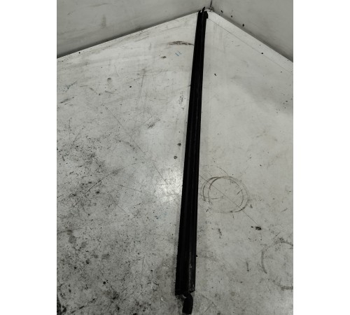 Уплотнитель стекла передний правый внутренний