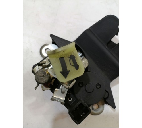 Замок крышки багажника