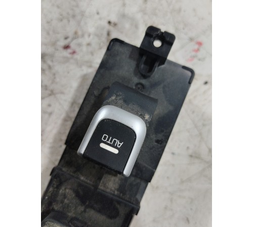 Кнопка стеклоподъемника задняя левая