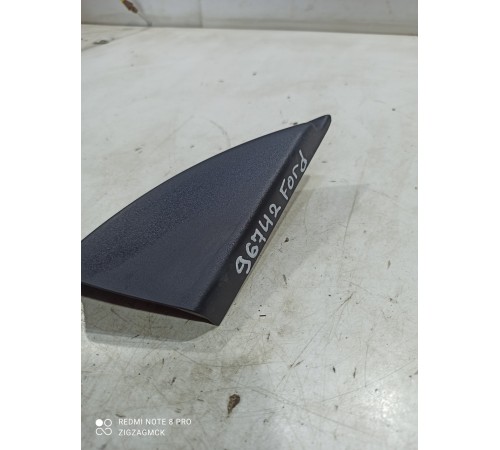 Уголок двери (передний правый внутренний)