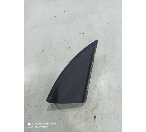 Уголок двери (передний правый внутренний)