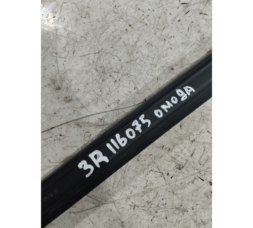 Уплотнитель стекла задний правый