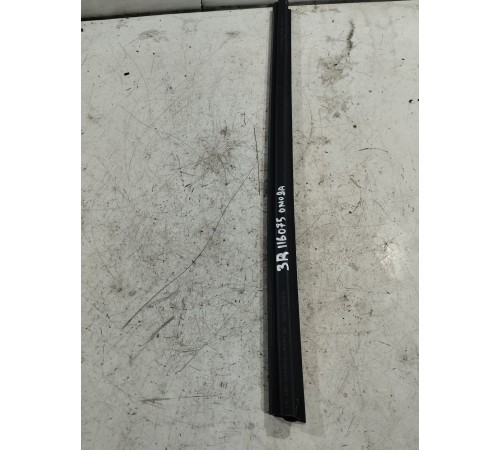 Уплотнитель стекла задний правый