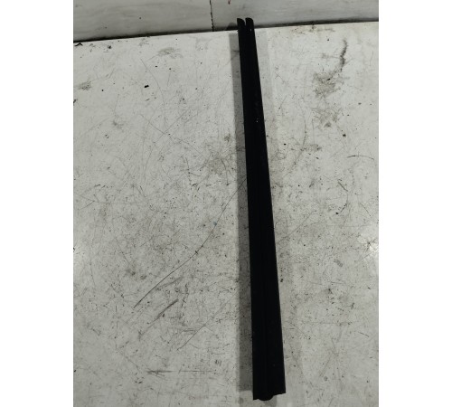 Уплотнитель стекла задний правый