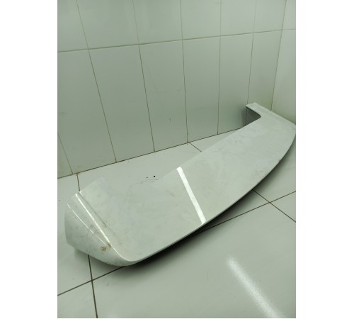 Спойлер крышки двери багажника