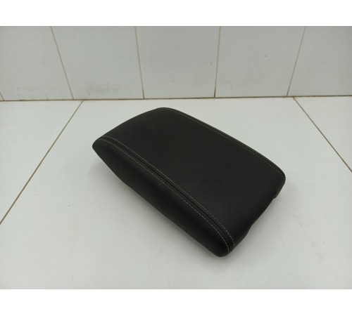 Подлокотник центральной консоли