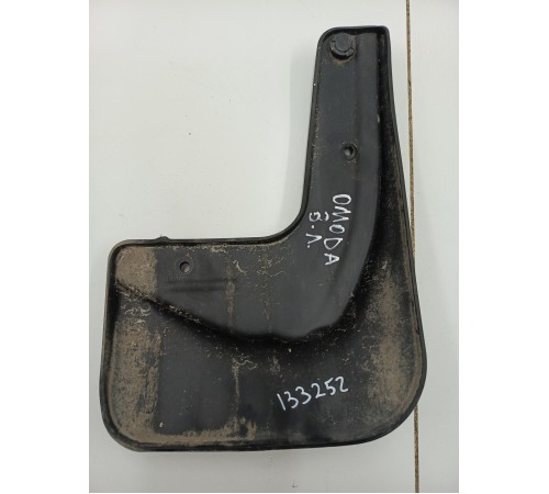 Брызговик задний левый