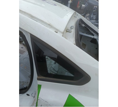 Глухое стекло заднее левое