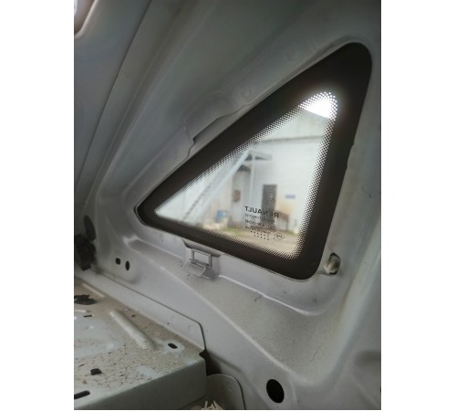 Глухое стекло заднее левое