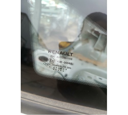 Глухое стекло заднее левое