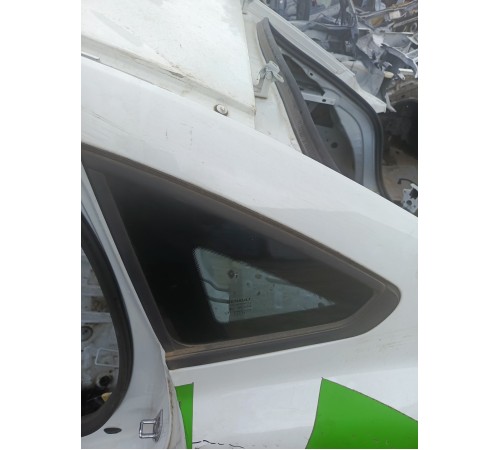 Глухое стекло заднее левое