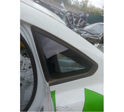 Глухое стекло заднее левое