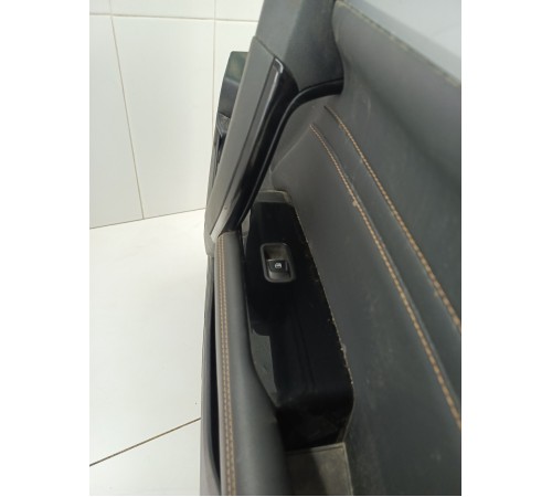 Обшивка двери передняя правая