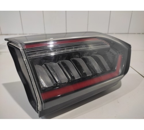 Фонарь крышки багажника левый внутренний