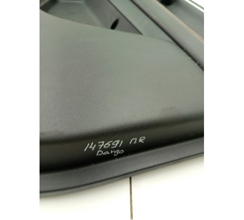 Обшивка двери передняя правая