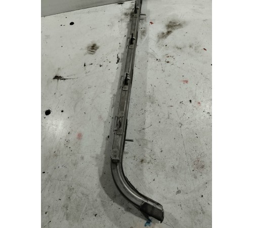 Направляющая ролика правой сдвижной двери