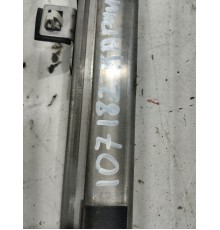 Направляющая ролика правой сдвижной двери