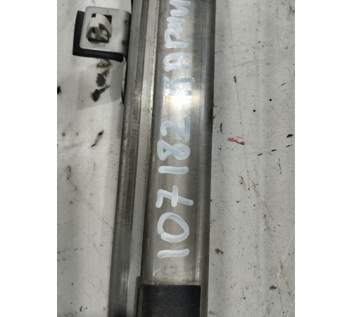 Направляющая ролика правой сдвижной двери