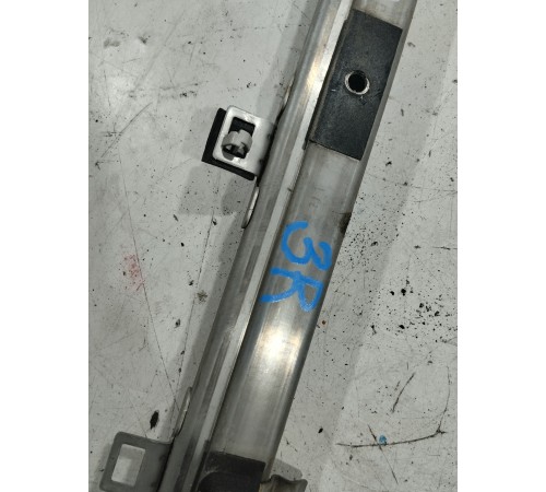 Направляющая ролика правой сдвижной двери