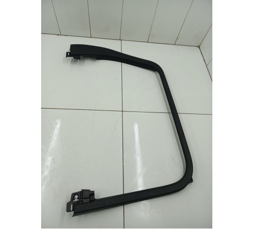 Накладка рамки стекла задняя левая