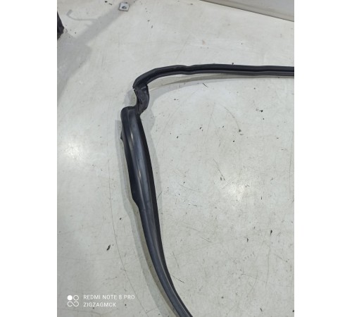 Уплотнитель двери(передний правый)