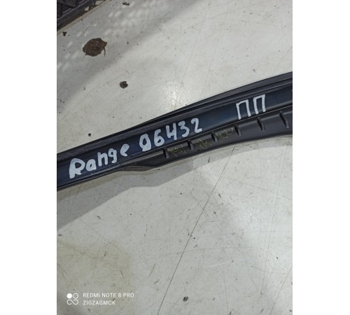 Уплотнитель двери(передний правый)