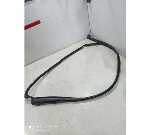 Уплотнитель двери(передний правый)