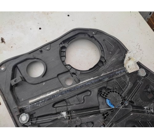 Стеклоподъемник (передний левый)