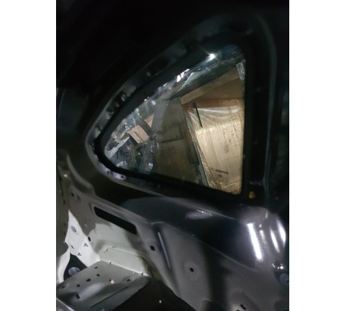 Глухое стекло заднее левое