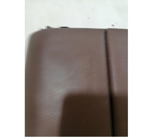 Подлокотник центральной консоли