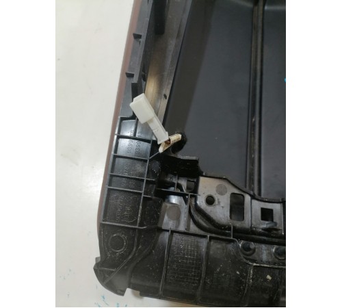 Подлокотник центральной консоли