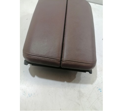 Подлокотник центральной консоли